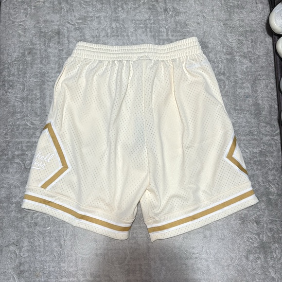 Mens Mitchell and Ness Diamond basketball shorts - Picture 3 of 5